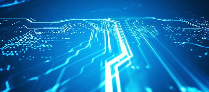 新能源高壓線(xiàn)束是指用于傳輸高壓電力和信號(hào)的電線(xiàn)束，通常用于電動(dòng)汽車(chē)、混合動(dòng)力汽車(chē)和其他新能源設(shè)備中。與傳統(tǒng)汽車(chē)相比，新能源車(chē)輛使用更高電壓的電力系統(tǒng)，因此需要使用高壓線(xiàn)束來(lái)傳輸電能。